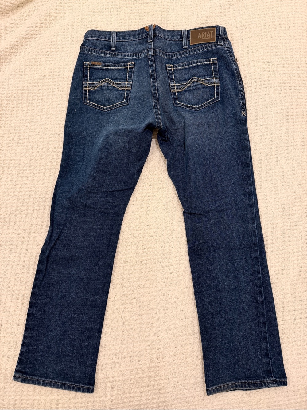 Ariat Men's Dark Blue Relaxed Fit Jeans with Contrast Stitching - M4 36/32 - Picture 3 of 4